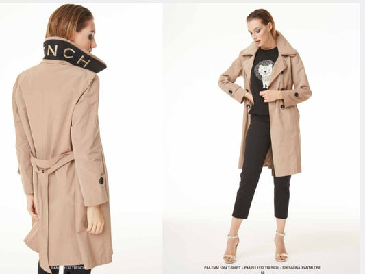 Trench color beige con la scritta TRENCH dietro al colletto  Simoncini acquista online